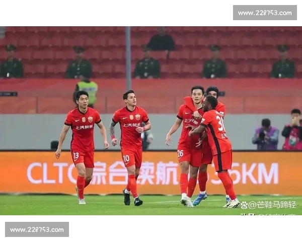 冠军悬念高涨赛场气氛持续升温双方鏖战进入比赛白热化关键时刻