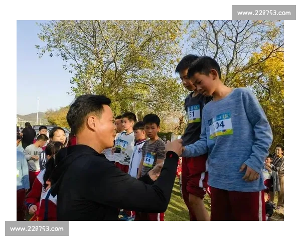 奋力奔跑展风采 百米赛道见真章 拼搏精神点燃梦想 决战百米勇者无畏 奋力奔跑展风采 百米赛道见真章 拼搏精神点燃梦想 决战百米勇者无畏